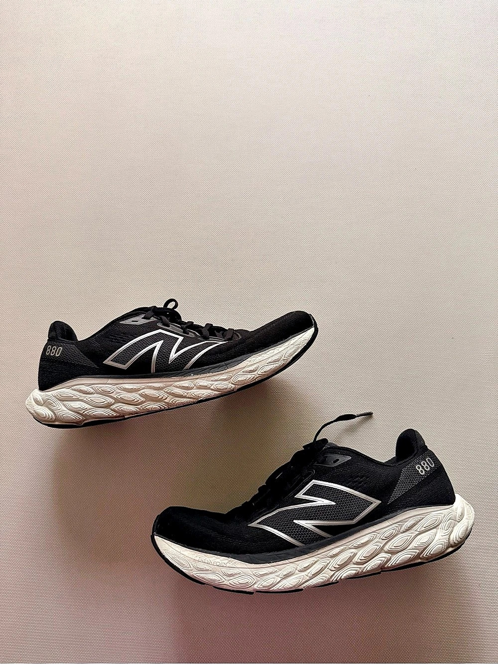 New Balance Fresh Foam 880 Athletic Shoes Black & White US 9